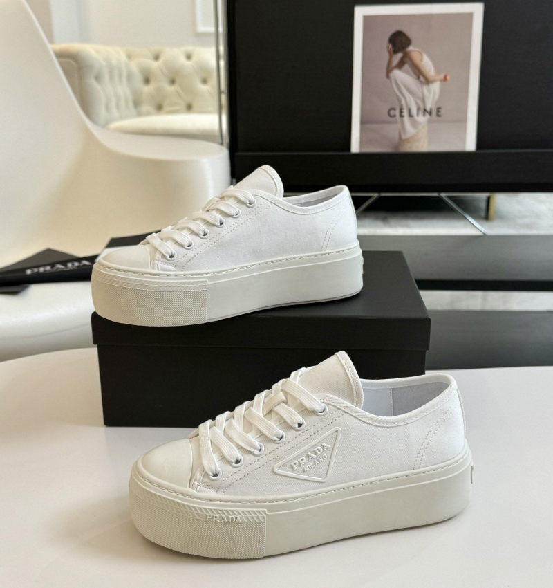 Pra*a casual shoes